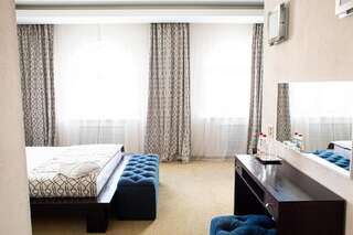 Гостиница Grand Hotel Perm Пермь Улучшенный номер с кроватью размера «queen-size»-3